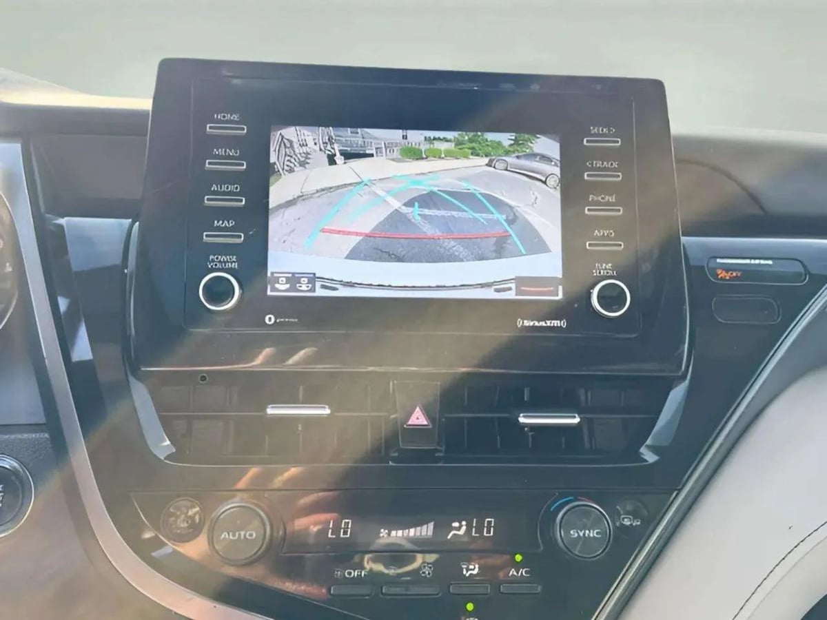 2022 Toyota Camry SE - Photo 13