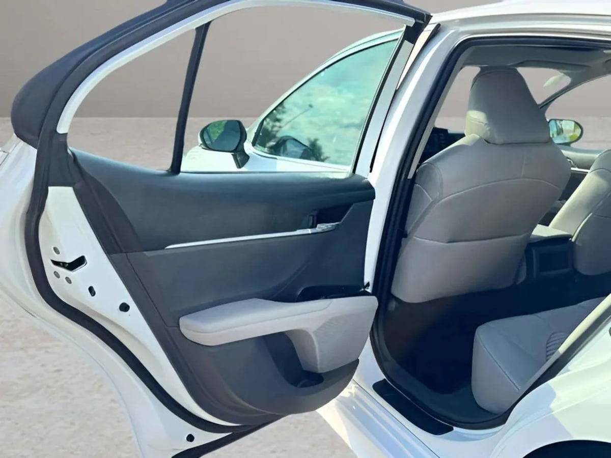 2022 Toyota Camry SE - Photo 14