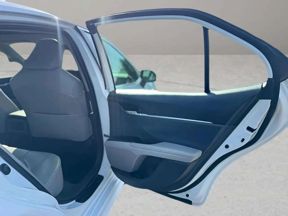2022 Toyota Camry SE - Photo 17
