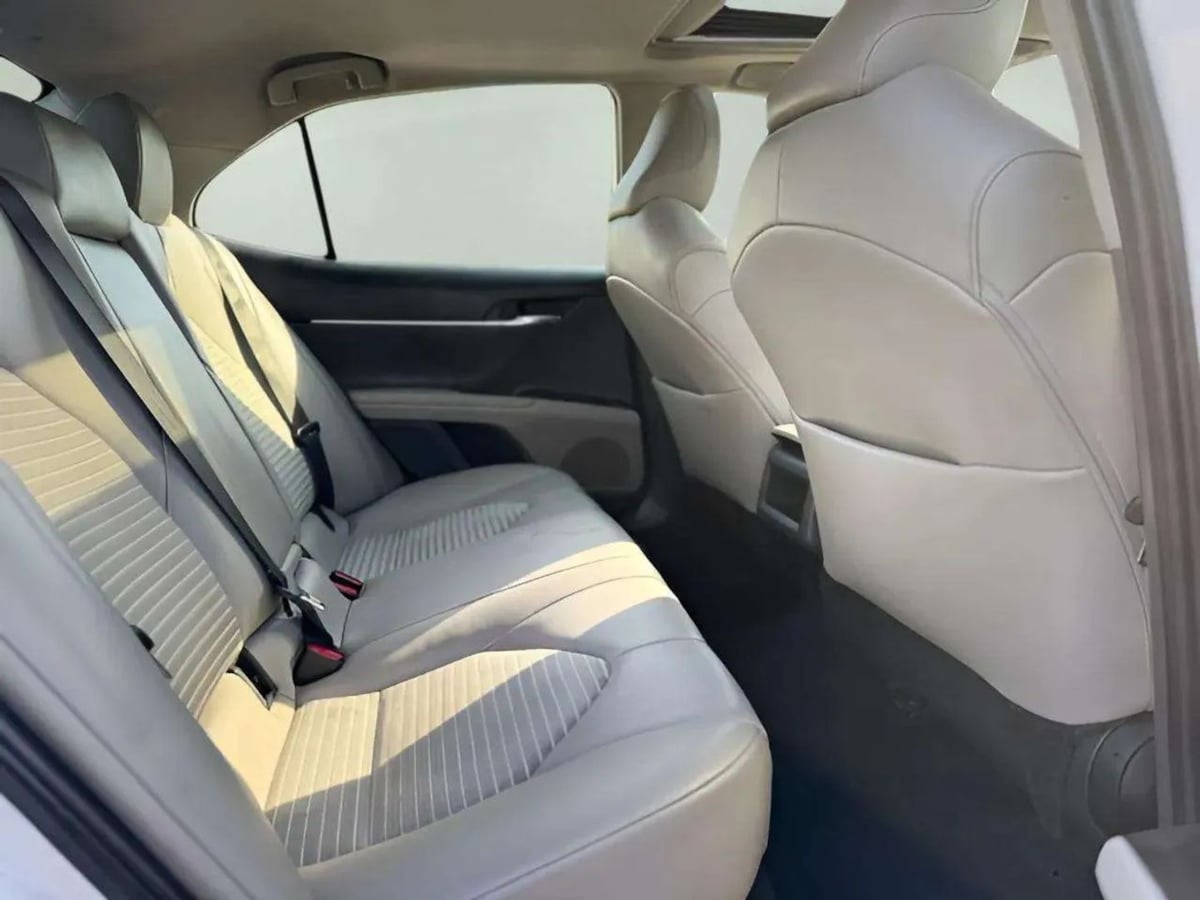 2022 Toyota Camry SE - Photo 18