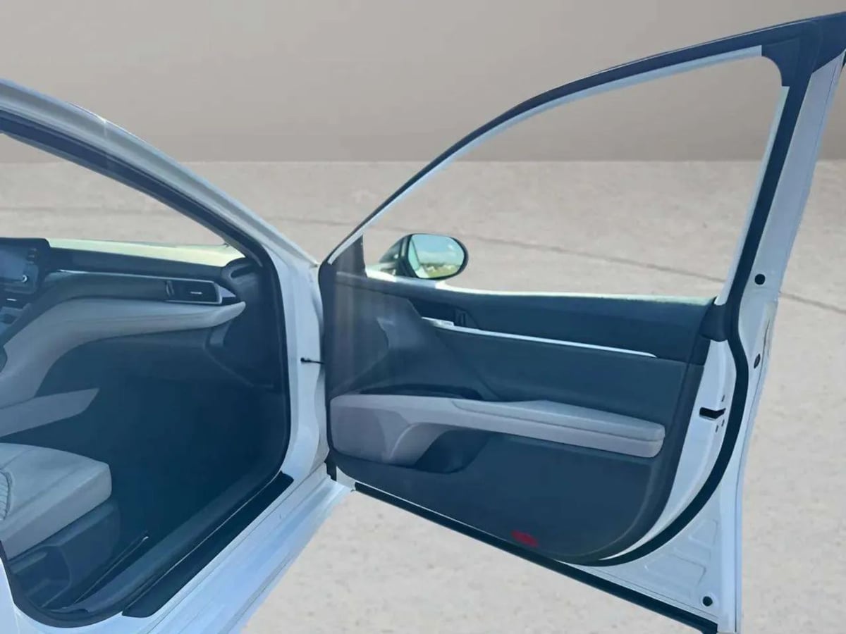 2022 Toyota Camry SE - Photo 19
