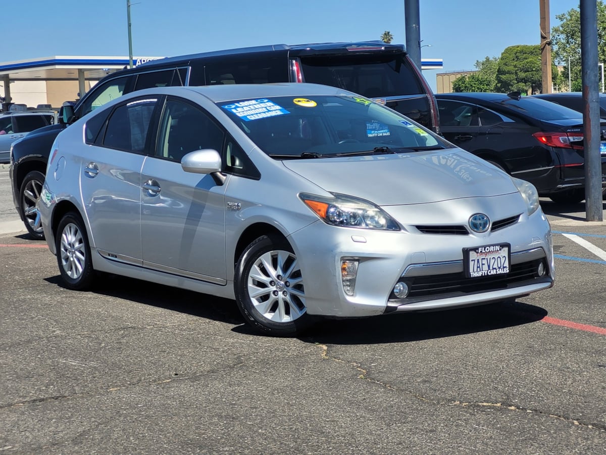 2013 Toyota Prius Plug-in photo 2