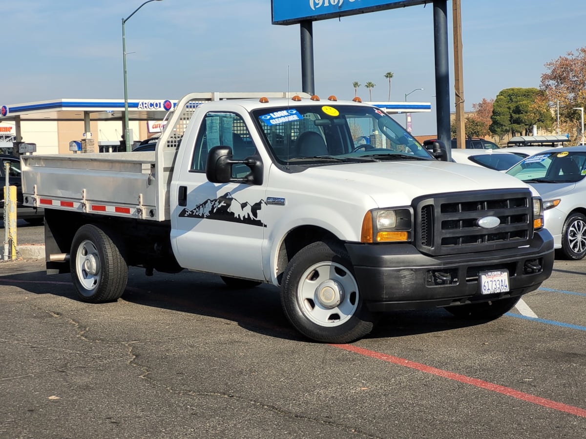 2006 Ford F-350 Super Duty Chassis Cab XL