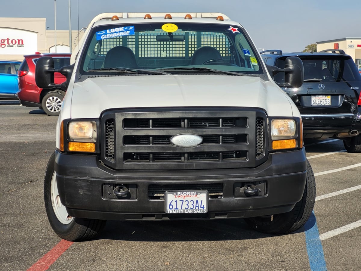 2006 Ford F-350 Super Duty Chassis Cab XL
