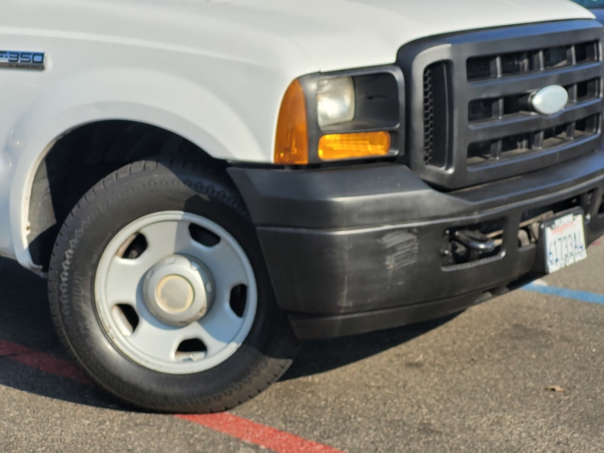 2006 Ford F-350 Super Duty Chassis Cab XL