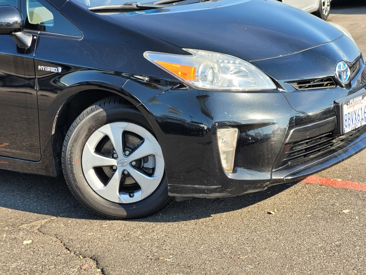 2014 Toyota Prius Three photo 4