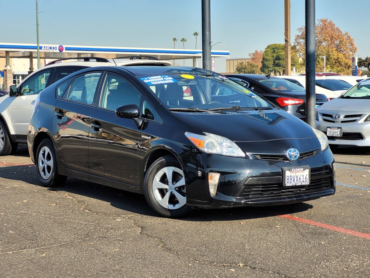 2014 Toyota Prius Three photo 2