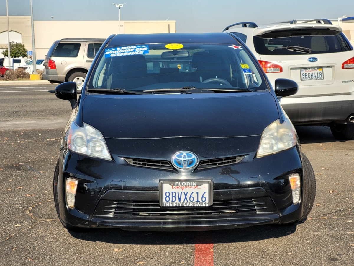 2014 Toyota Prius Three photo 3