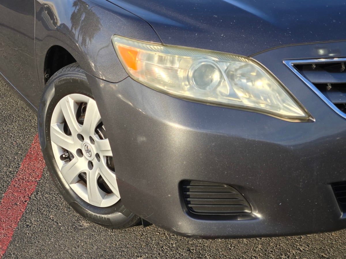 2011 Toyota Camry LE photo 3