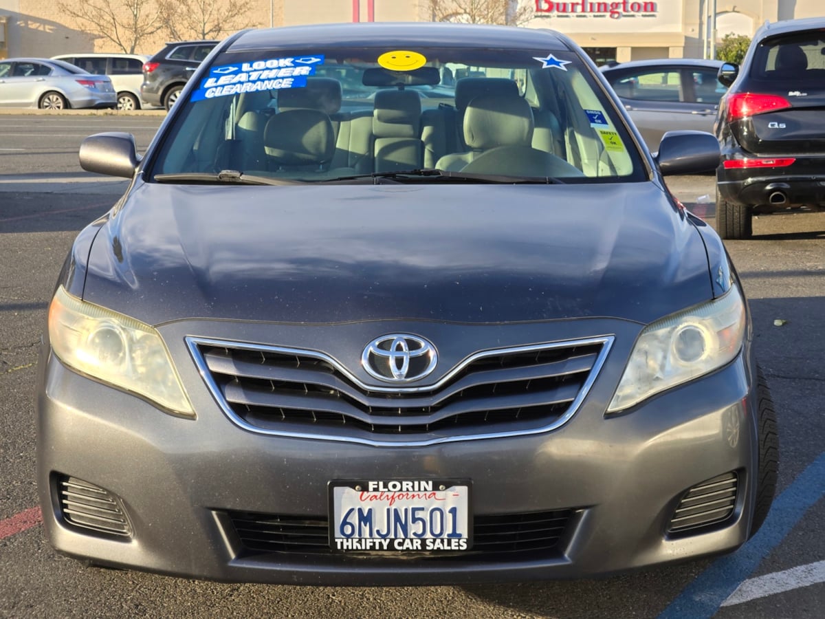 2011 Toyota Camry LE photo 2