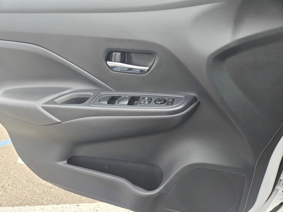 2023 Nissan Versa Sedan SV - Photo 12