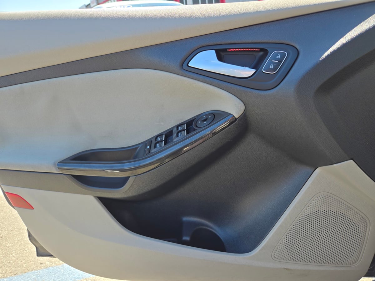 2015 Ford Focus Electric - Photo 11