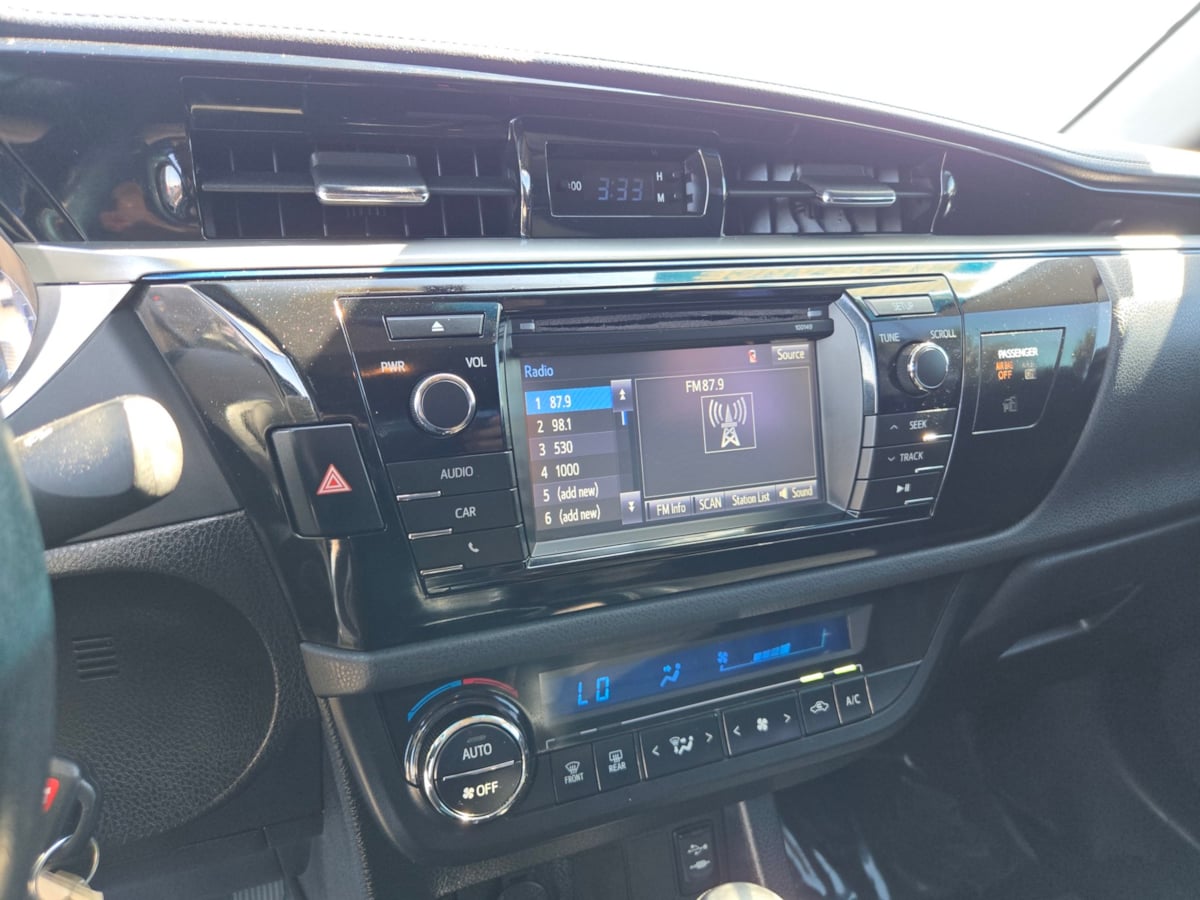 2014 Toyota Corolla L photo 13