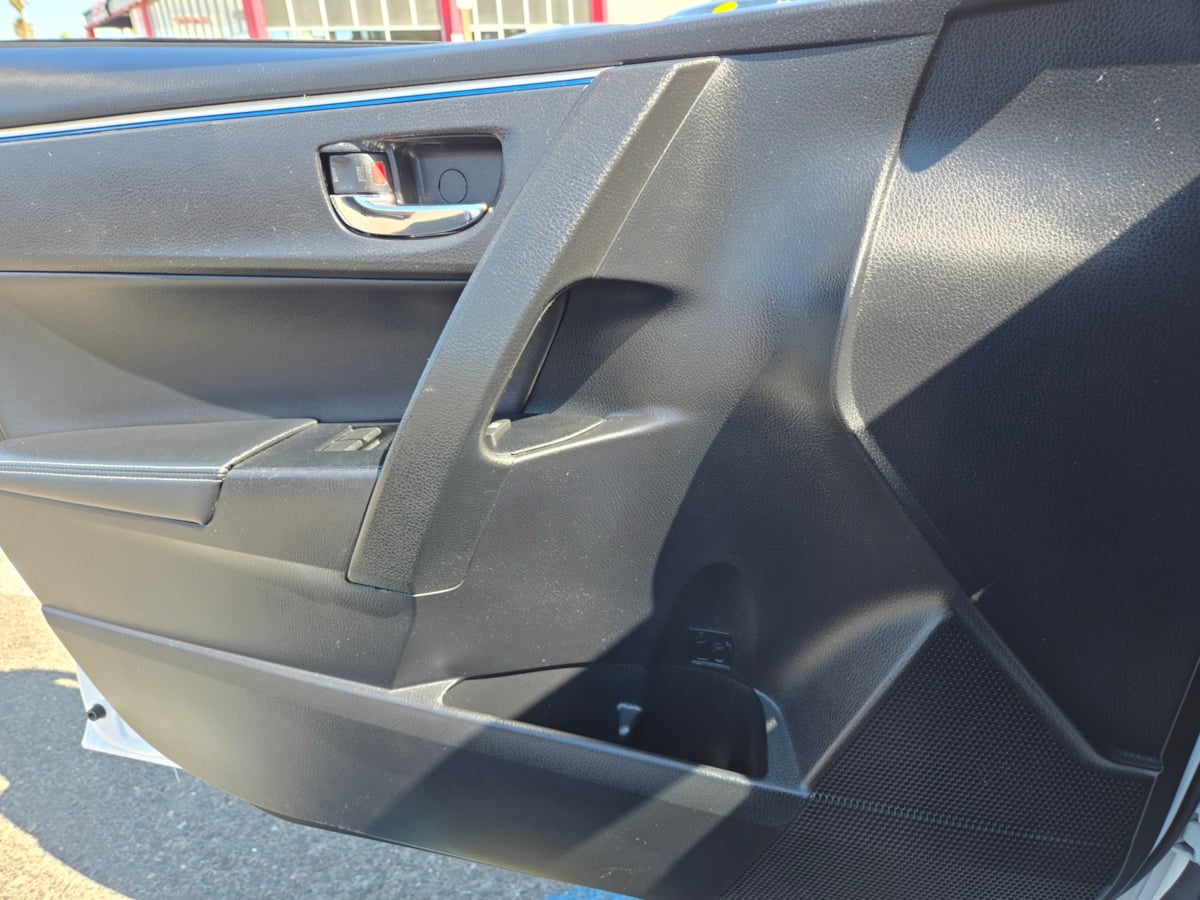 2014 Toyota Corolla L photo 11