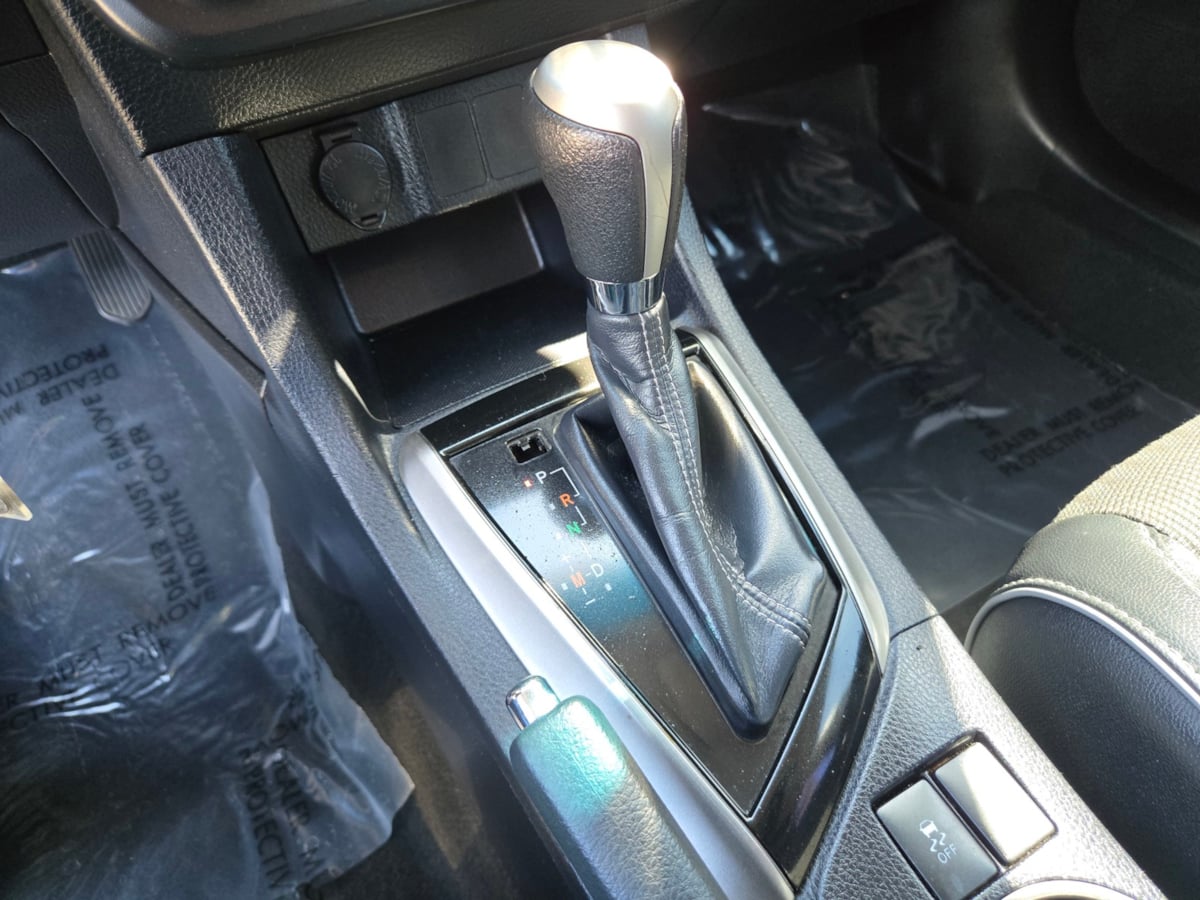 2014 Toyota Corolla L photo 12