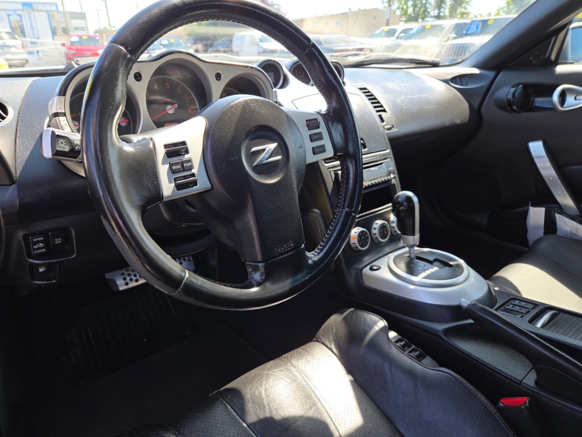 2008 Nissan 350Z Touring photo 9