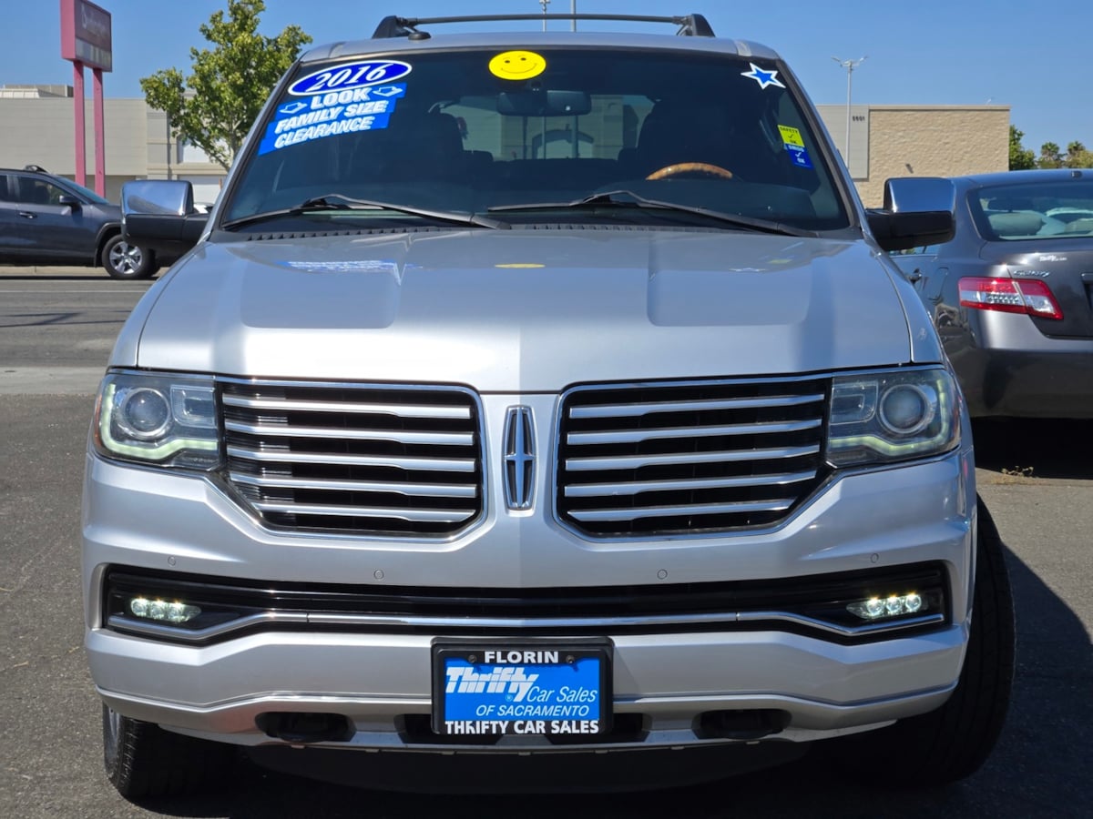 2016 Lincoln Navigator Select photo 2