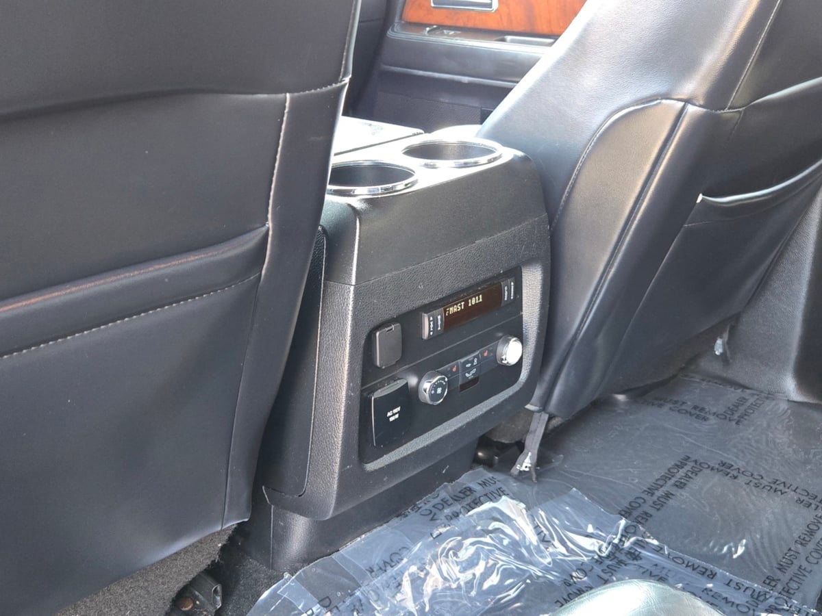 2016 Lincoln Navigator Select photo 9