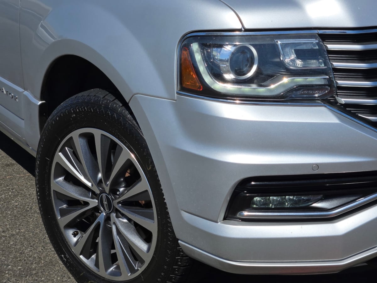 2016 Lincoln Navigator Select photo 3