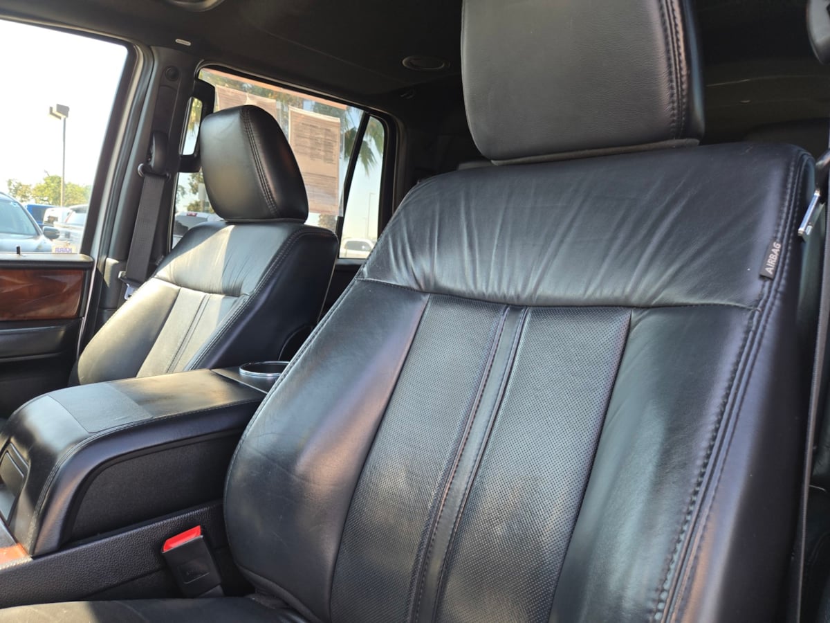 2016 Lincoln Navigator Select photo 11