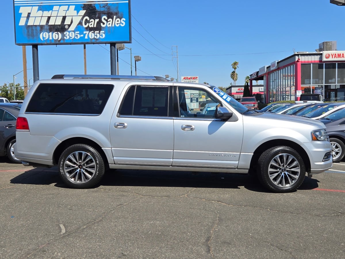 2016 Lincoln Navigator Select photo 4