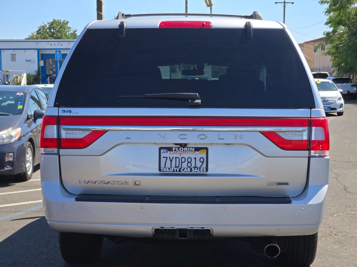 2016 Lincoln Navigator Select photo 6