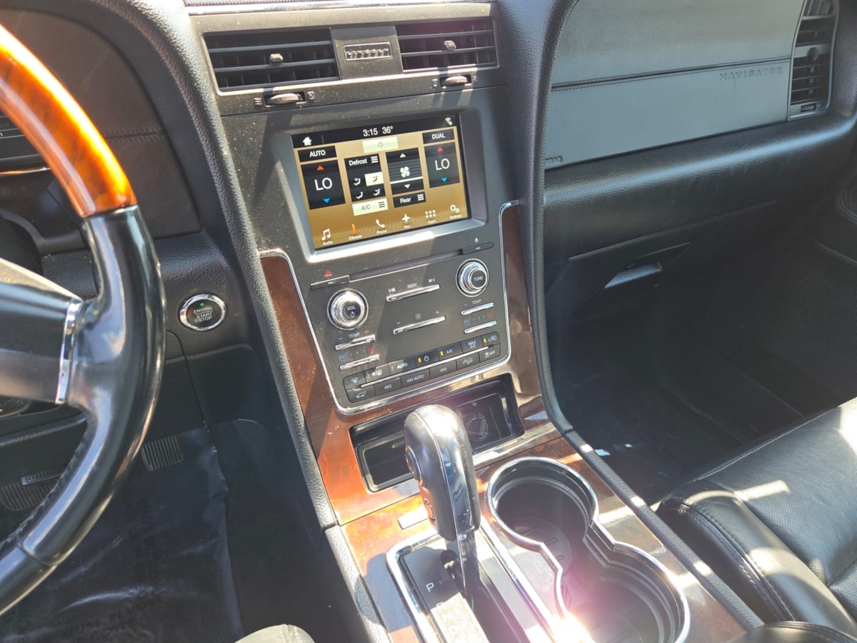 2016 Lincoln Navigator Select photo 15