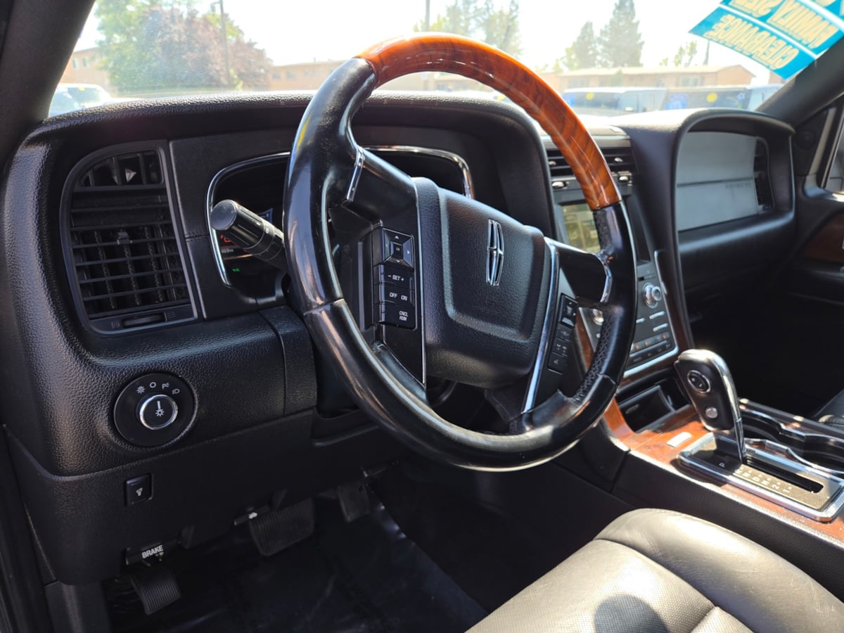 2016 Lincoln Navigator Select photo 12