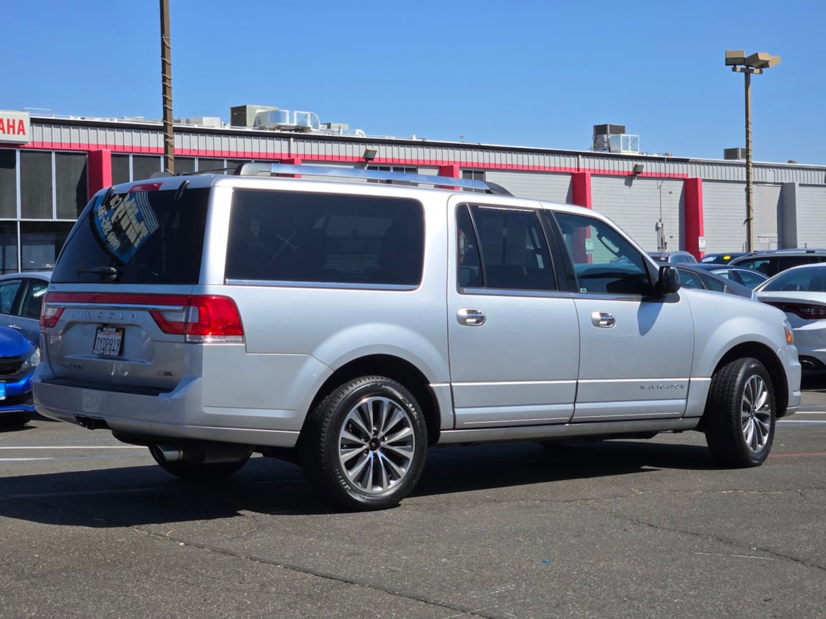 2016 Lincoln Navigator Select photo 5