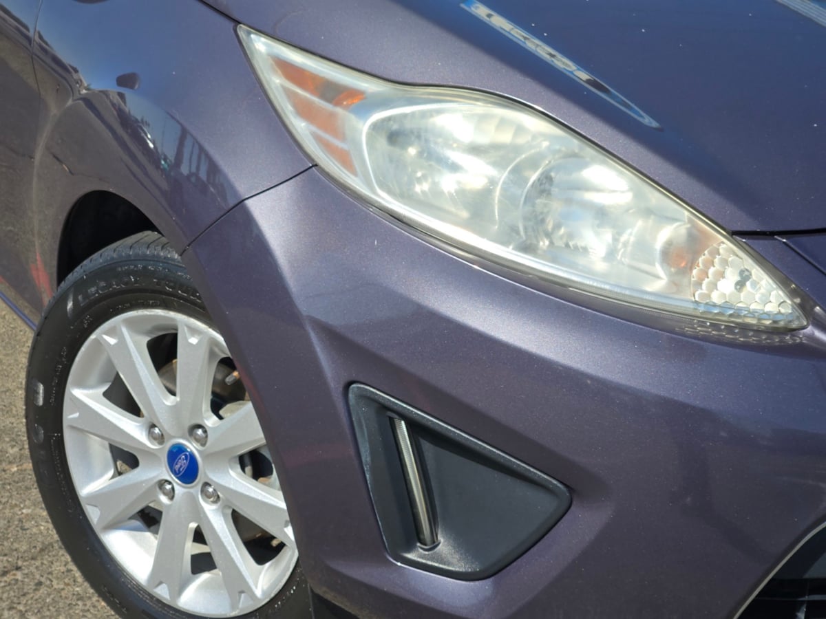 2012 Ford Fiesta SE photo 3