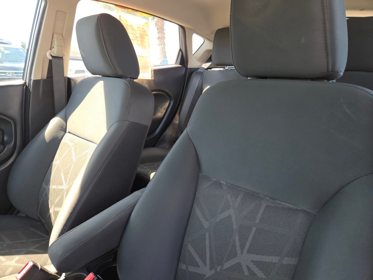 2012 Ford Fiesta SE photo 10