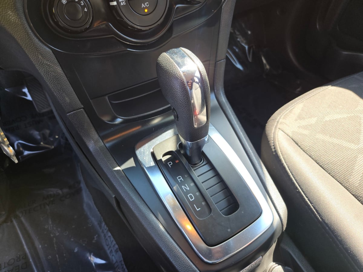 2012 Ford Fiesta SE photo 13