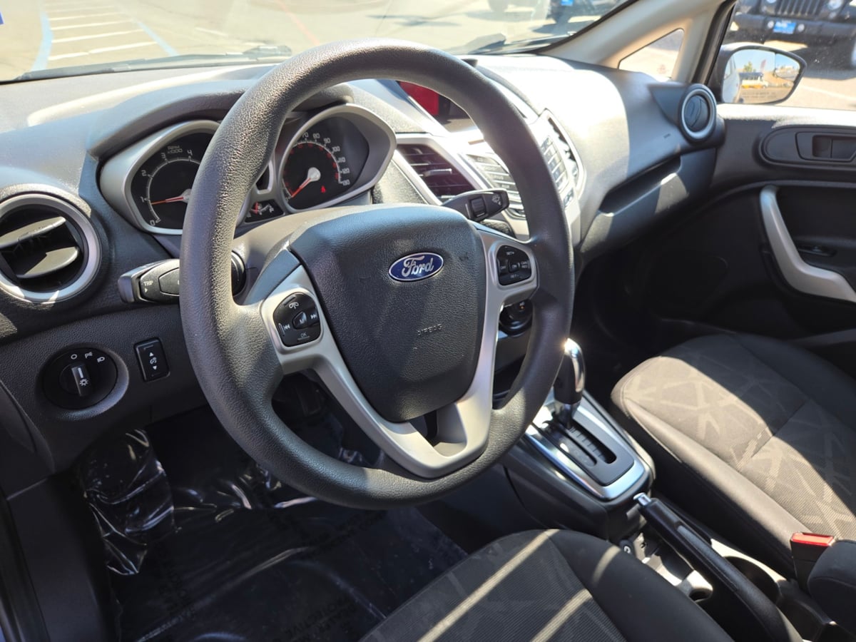 2012 Ford Fiesta SE photo 11