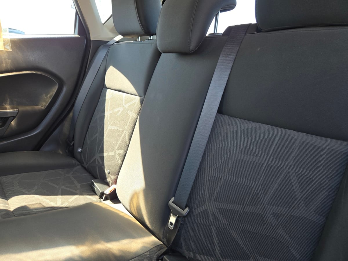 2012 Ford Fiesta SE photo 7