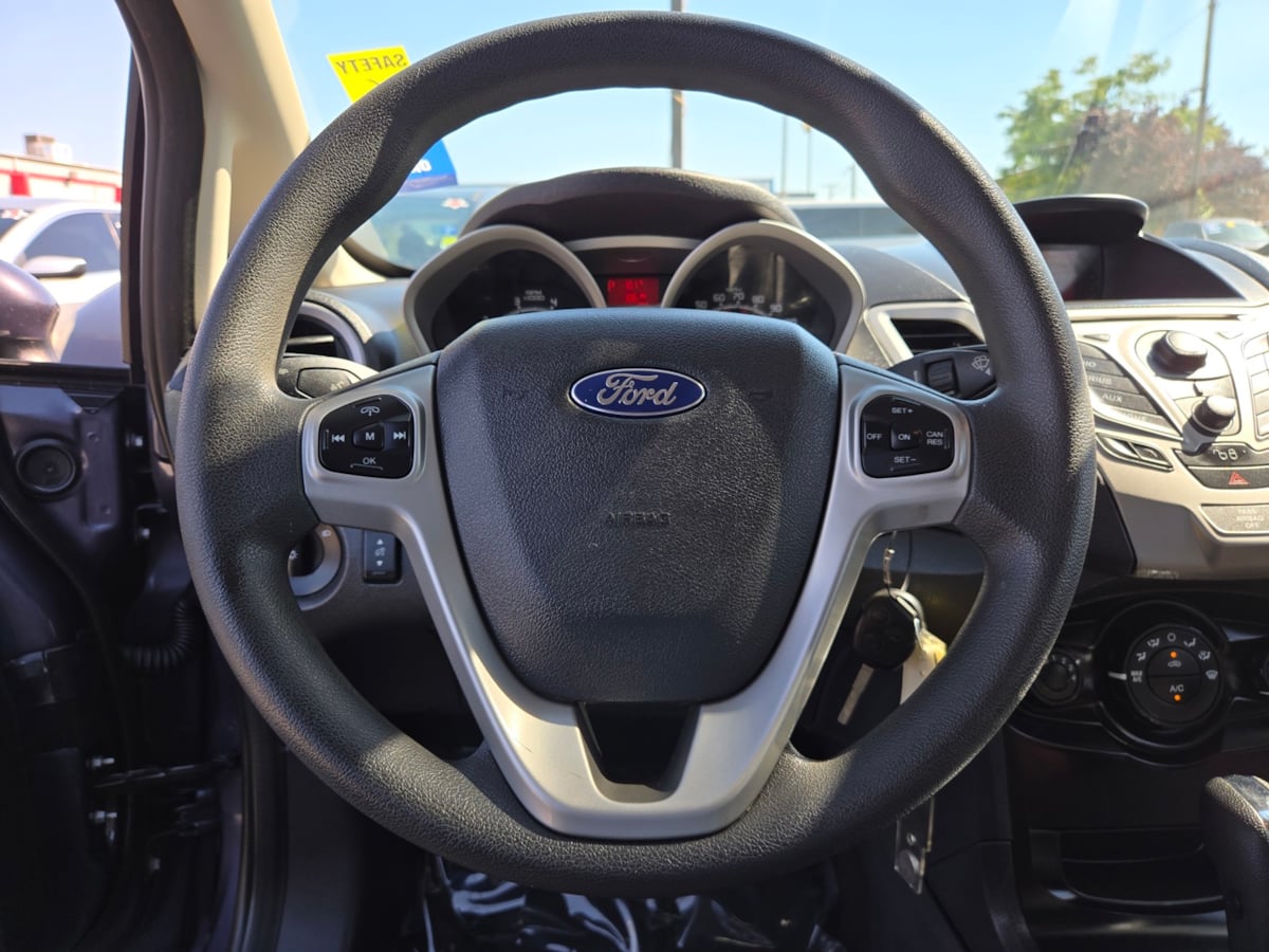 2012 Ford Fiesta SE photo 16