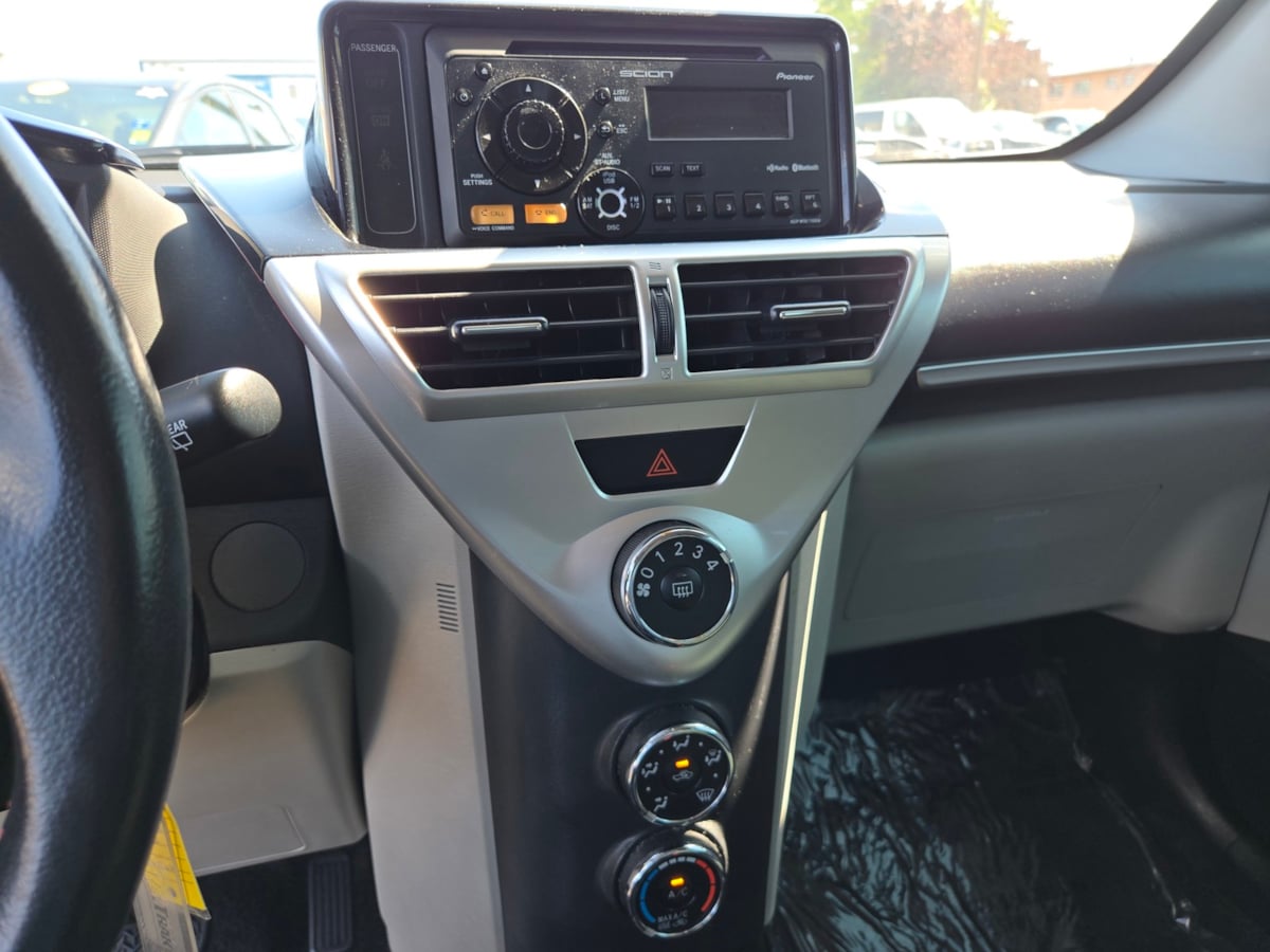 2013 Scion iQ photo 10