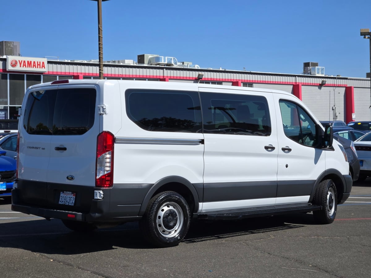 2018 Ford Transit Passenger XL photo 2