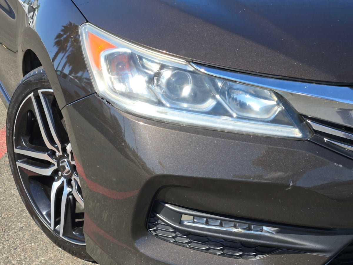 2016 Honda Accord Sport photo 2