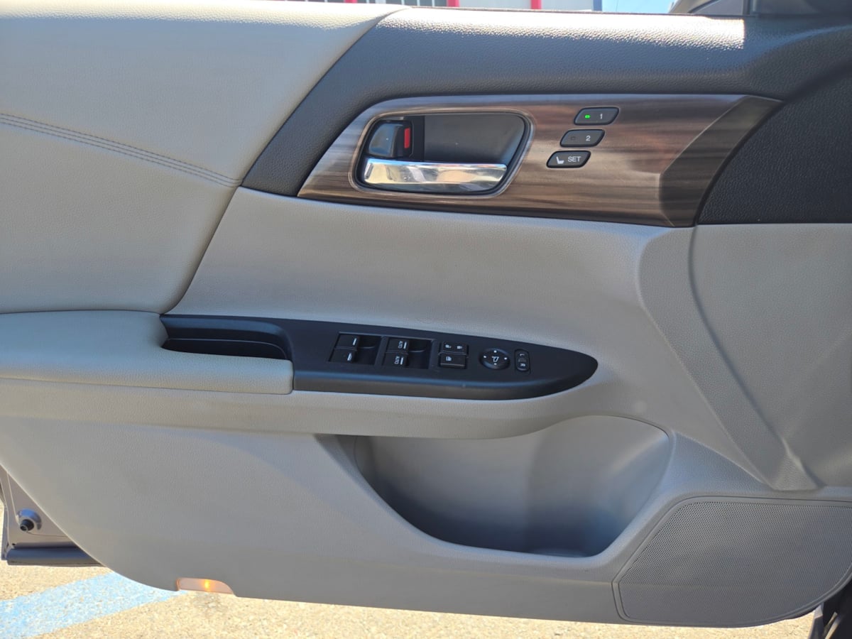 2016 Honda Accord EX-L V6 photo 12