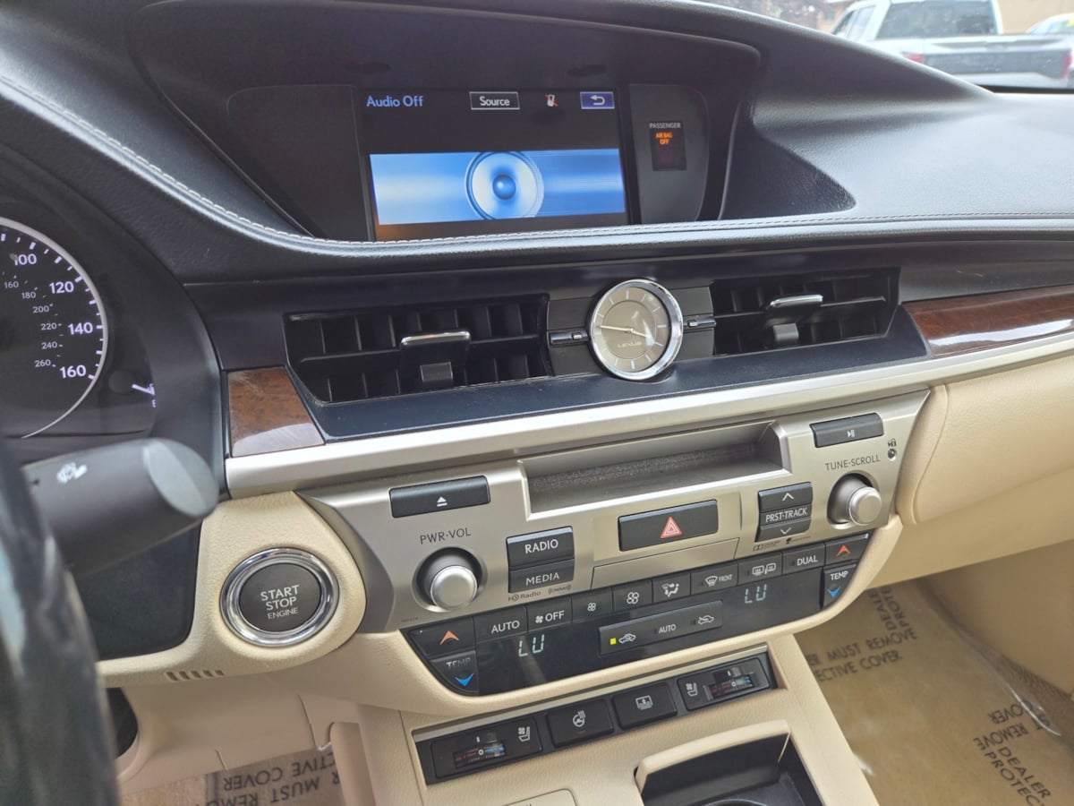2015 Lexus ES 350 photo 12