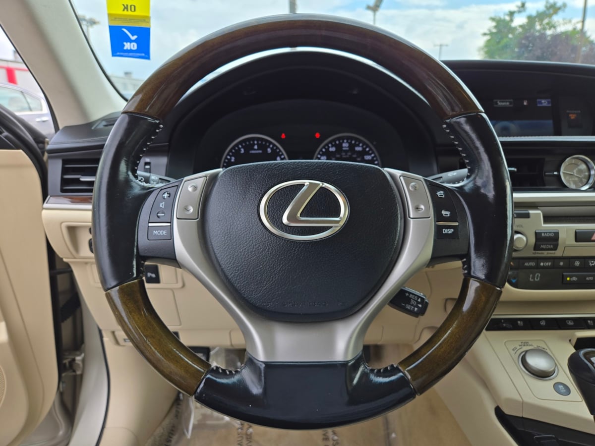 2015 Lexus ES 350 photo 13