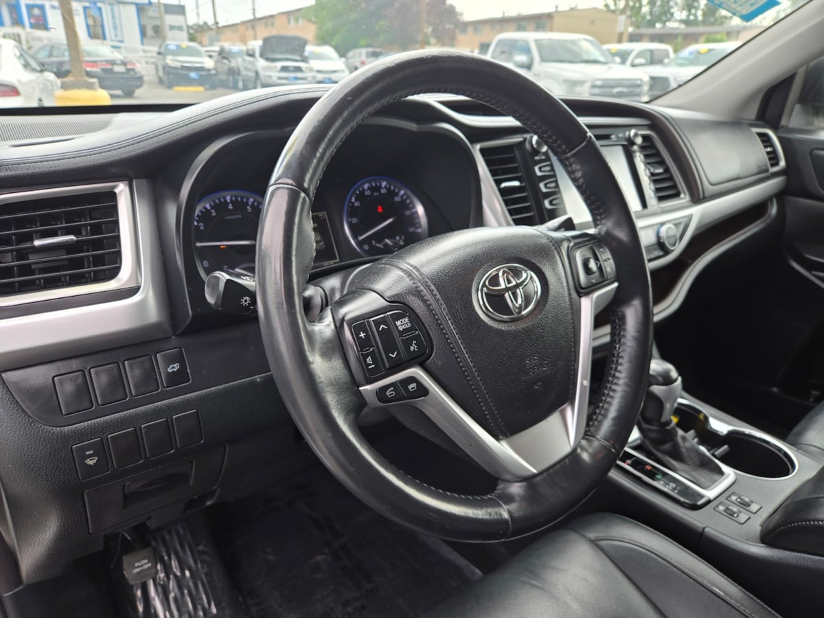 2015 Toyota Highlander XLE photo 12