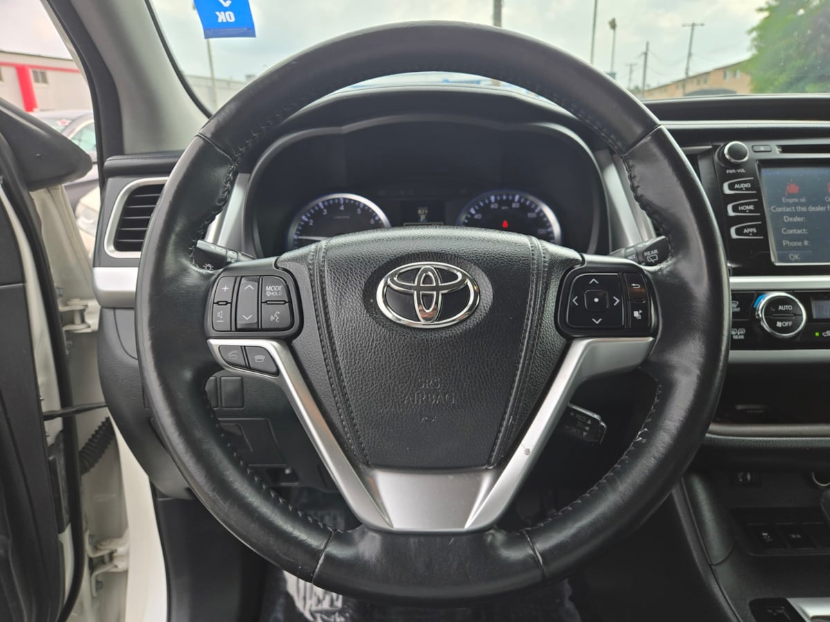 2015 Toyota Highlander XLE photo 16