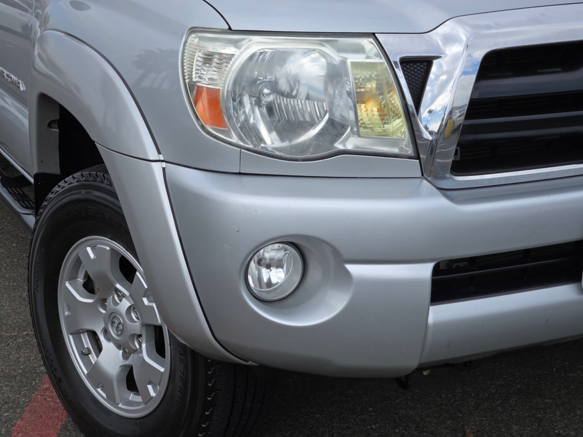 2008 Toyota Tacoma photo 2