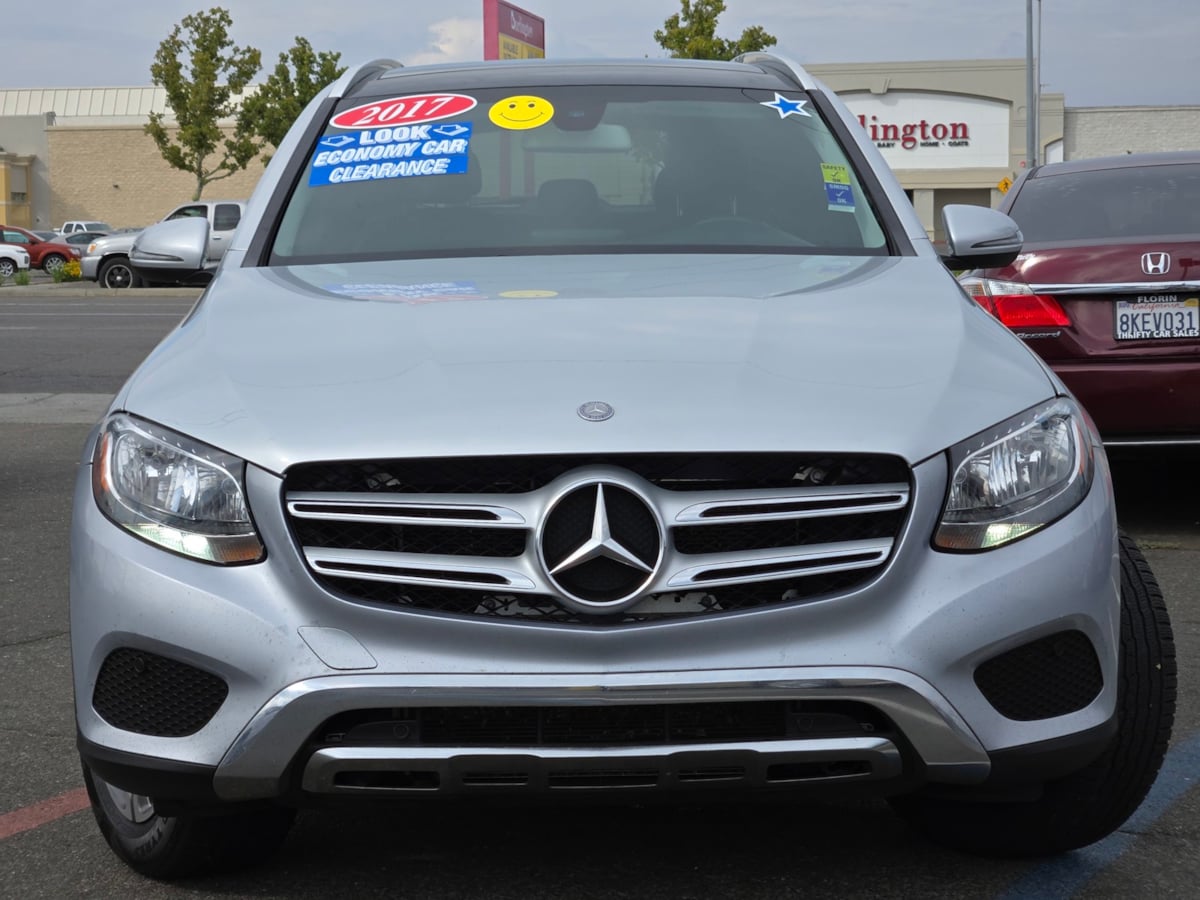 2017 Mercedes Benz GLC 300 4MATIC photo 2