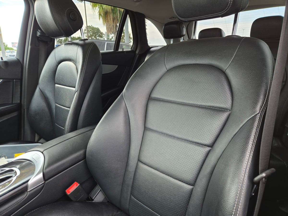 2017 Mercedes Benz GLC 300 4MATIC photo 10