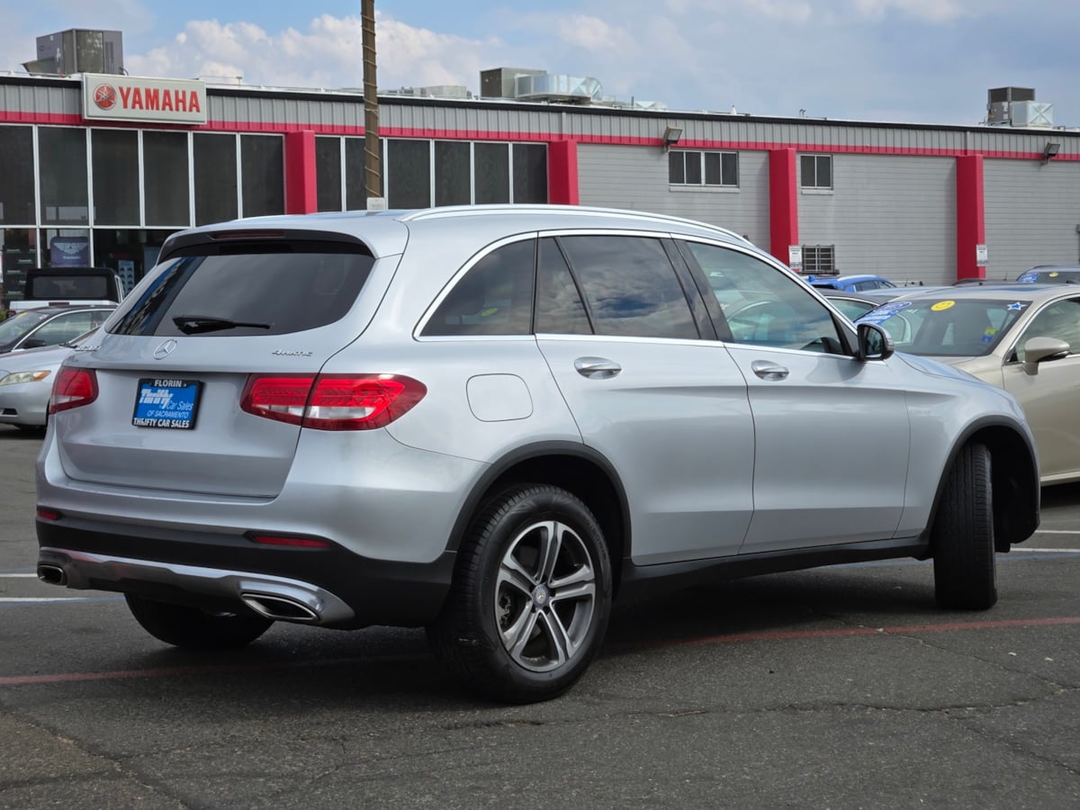 2017 Mercedes Benz GLC 300 4MATIC photo 5