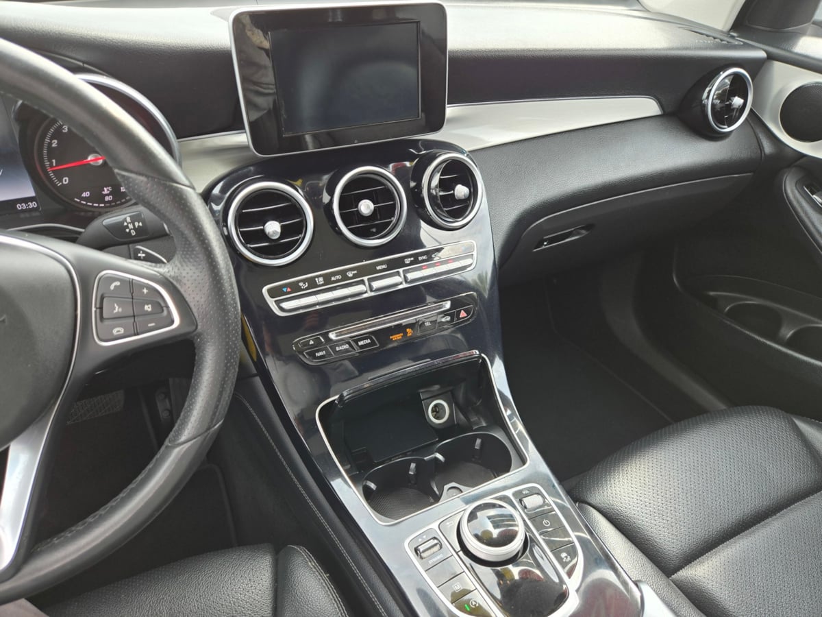 2017 Mercedes Benz GLC 300 4MATIC photo 13