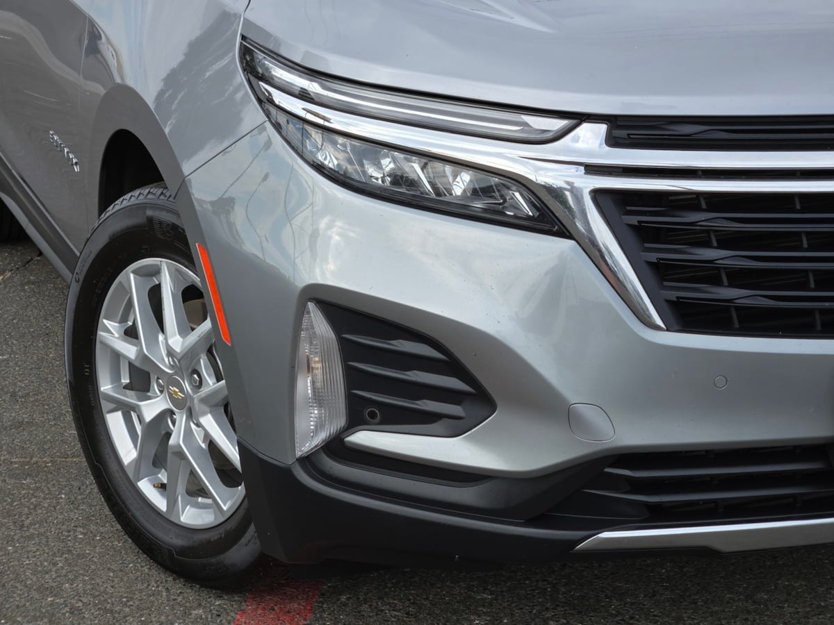 2024 Chevrolet Equinox LT photo 3