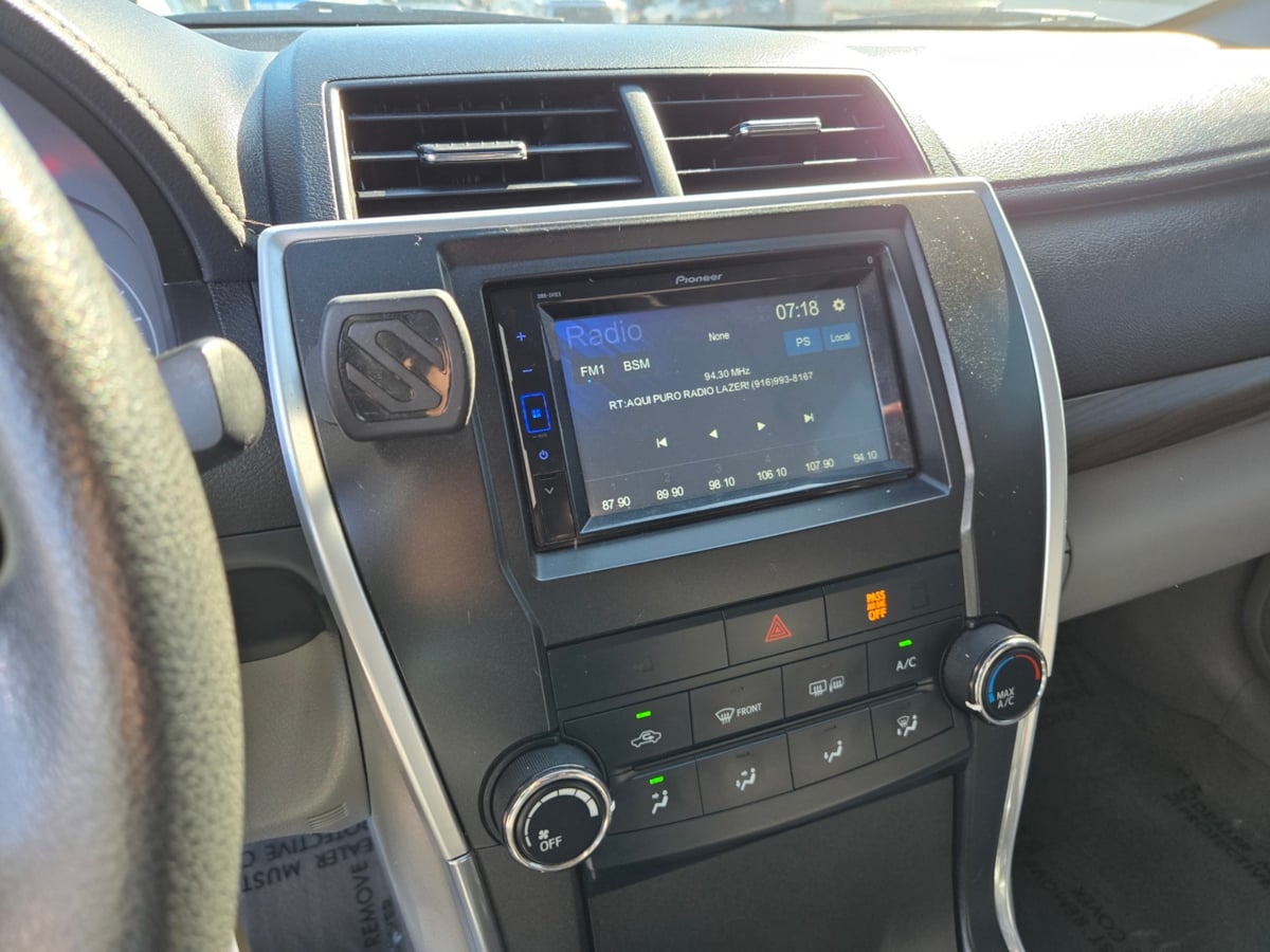2015 Toyota Camry LE photo 12